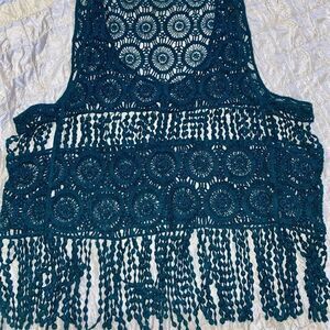 I LOVE SnS crouched teal fringe top